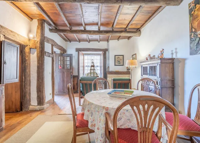 Casas Da Torre Medieval